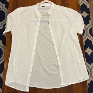 White linen short sleeve button down (Men’s medium)